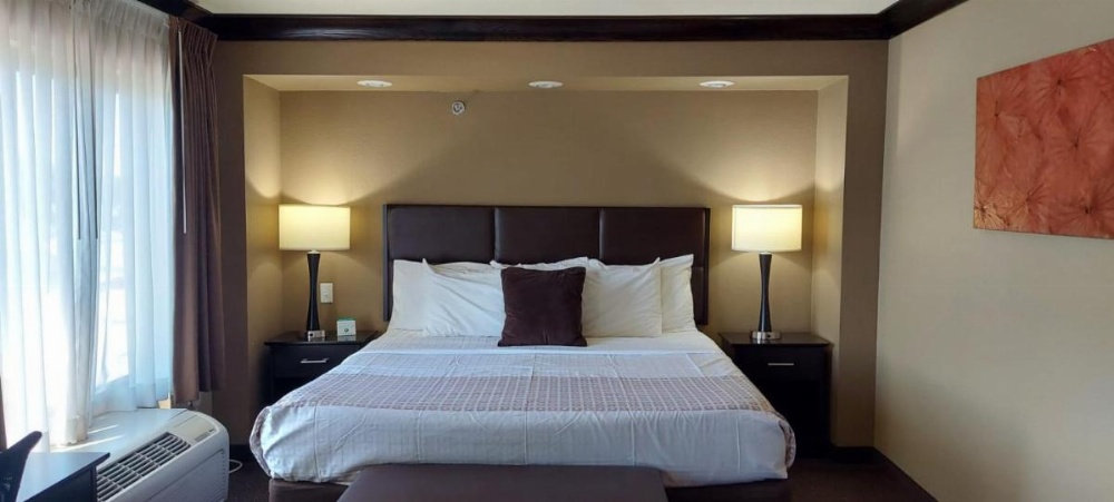 Parkwood Inn & Suites Image 10