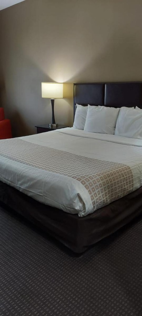 Parkwood Inn & Suites image 19