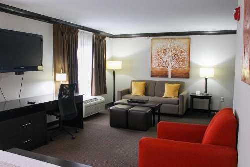 Parkwood Inn & Suites image 2