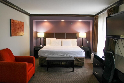 Parkwood Inn & Suites image 3