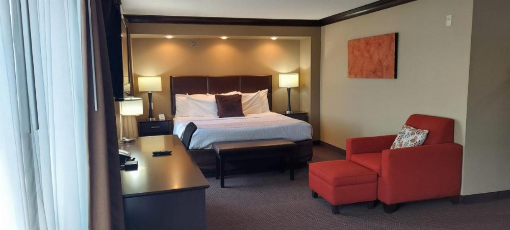 Parkwood Inn & Suites Image 6